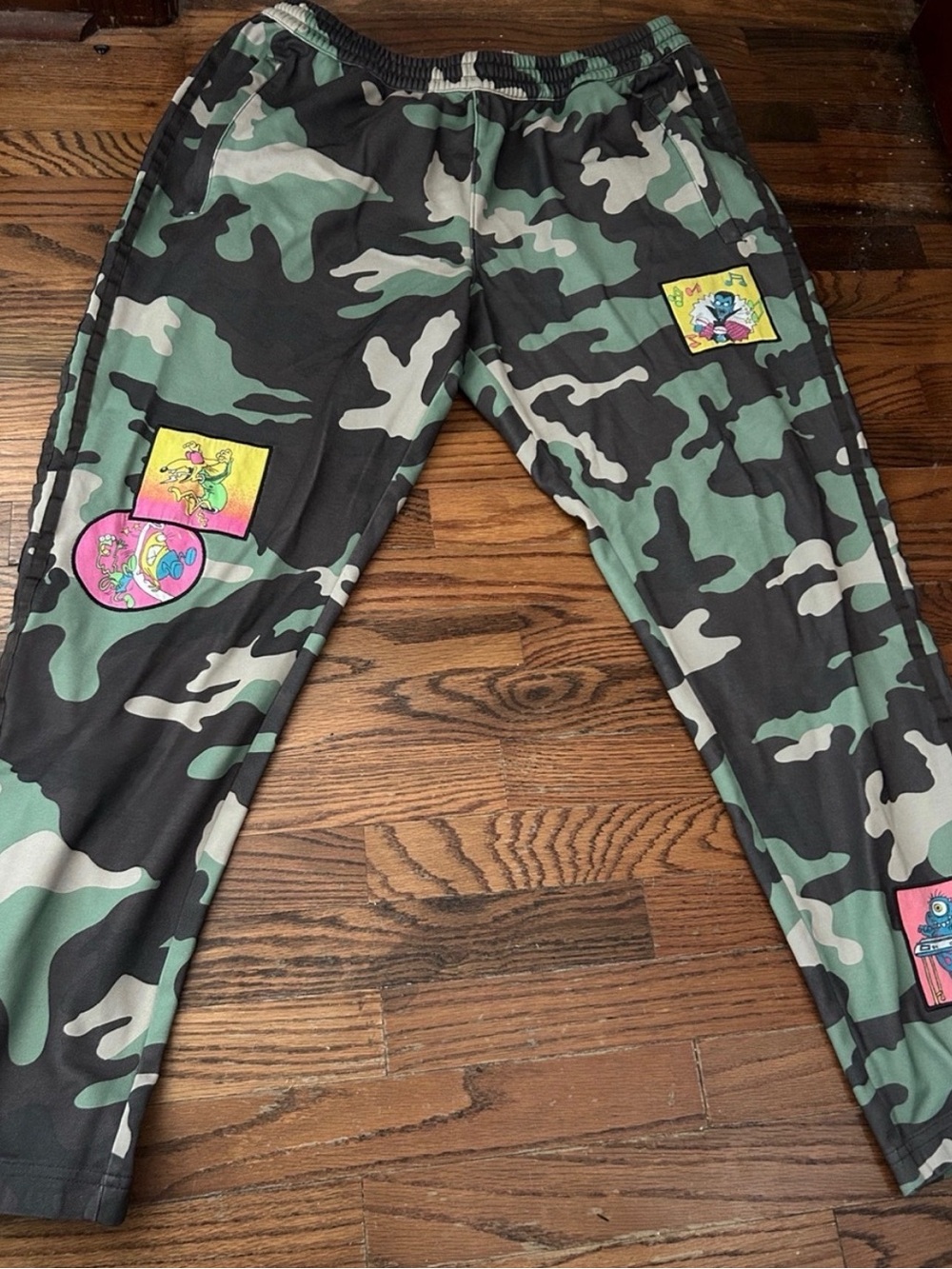 Camouflage Jogger Pants with Patch Details - Green Camo